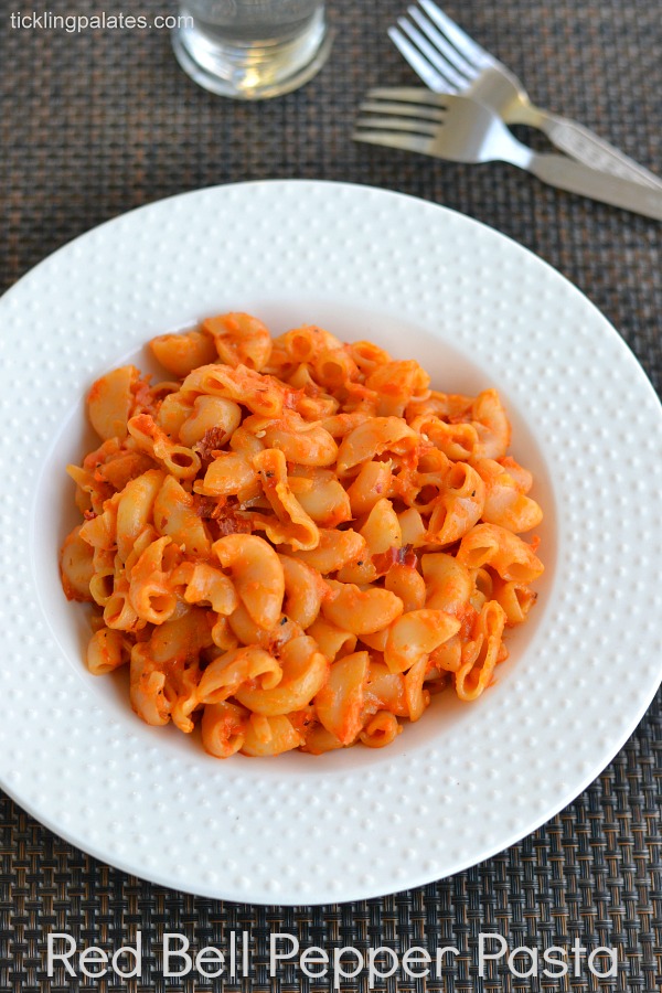 Pasta in Roasted Red Bell Pepper Sauce Pasta in Roasted Red Bell Pepper Sauce