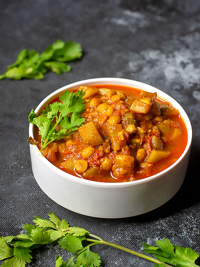 bottle gourd and split chickpea curry